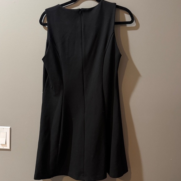 Chic Black Dress with White Bows Large Amazon 4.8 ⭐️ You will get Compliments - Picture 4 of 6